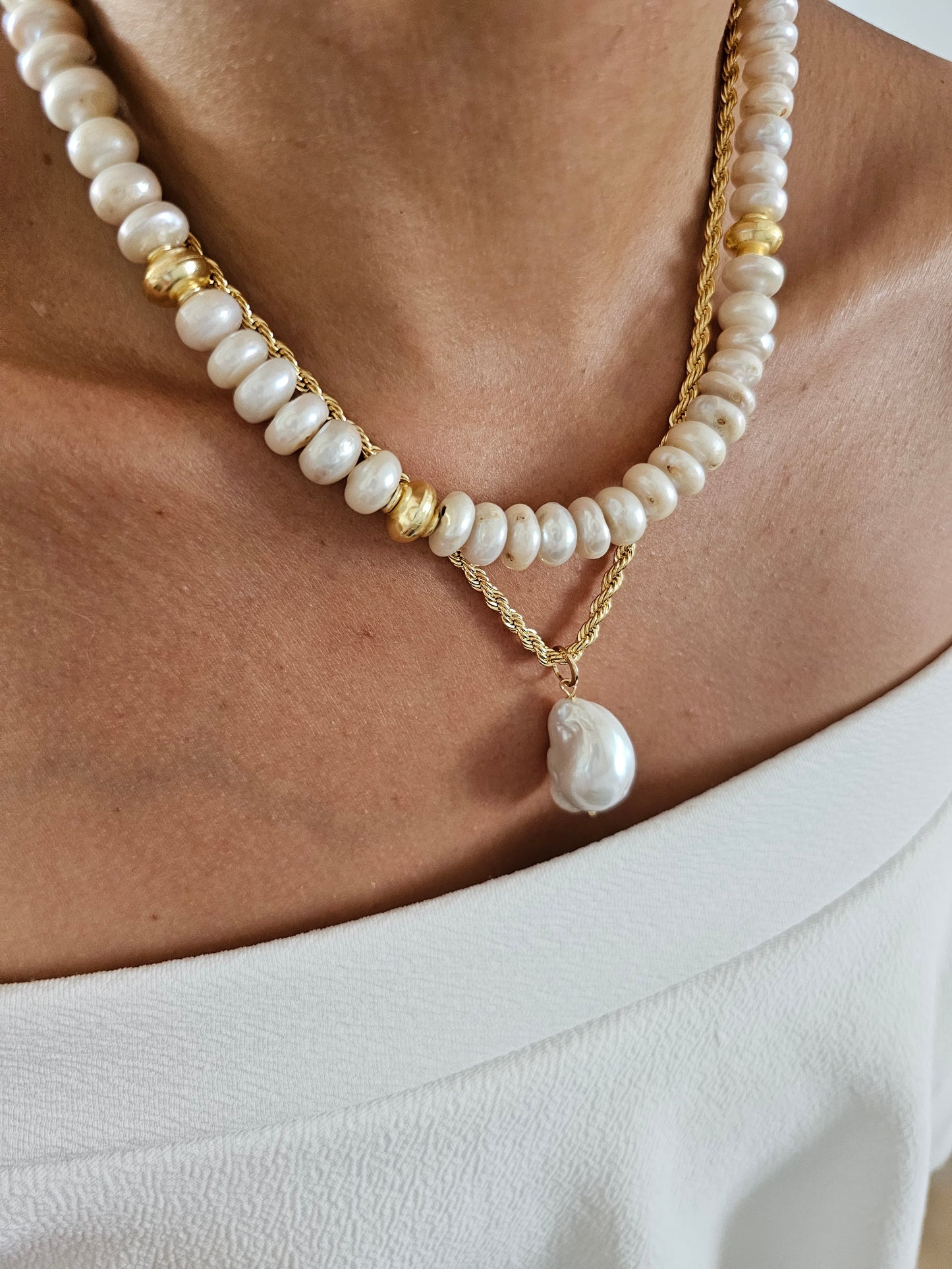 Lily Baroque Pearl