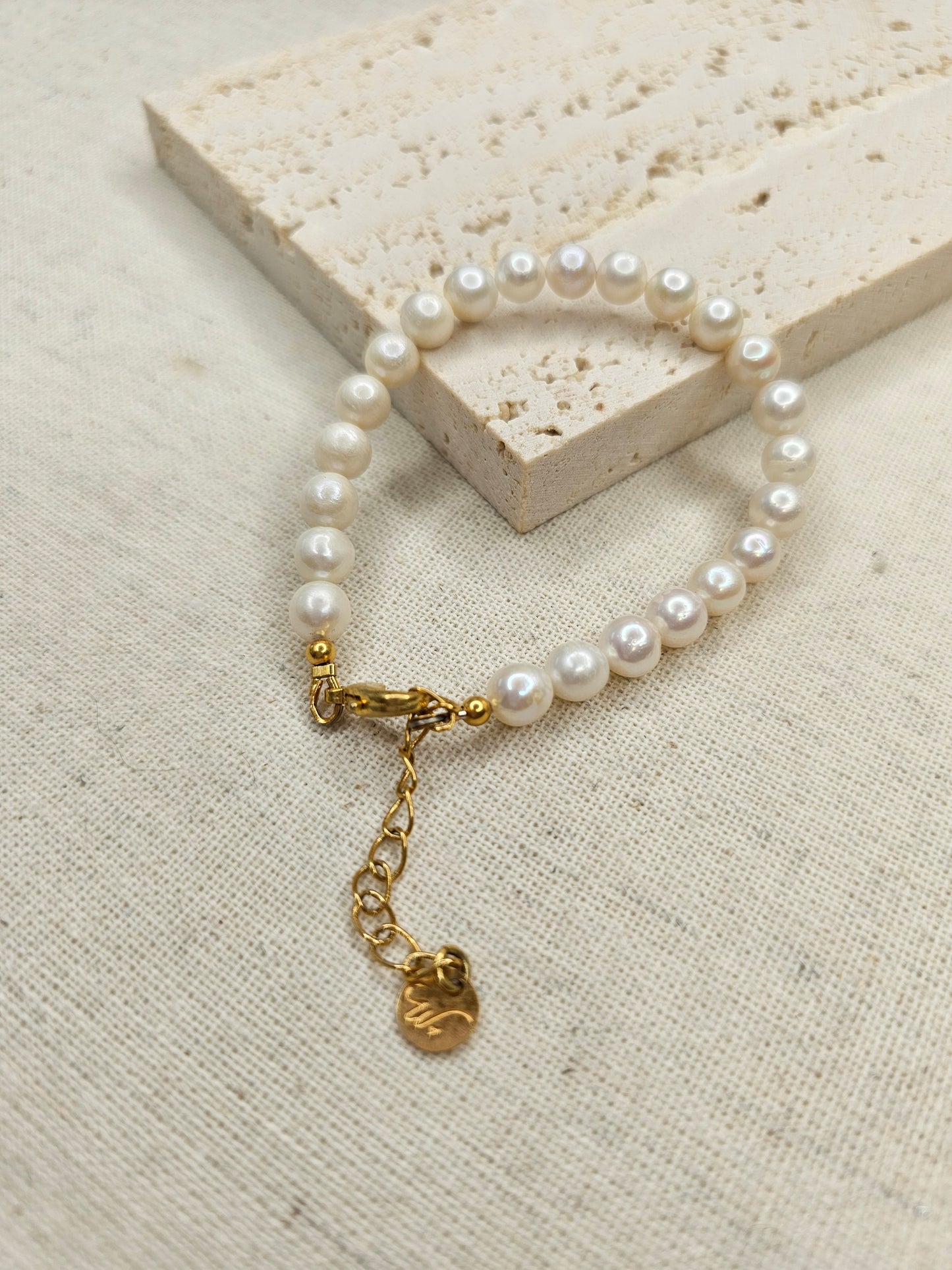 Basic Pearl Bracelet