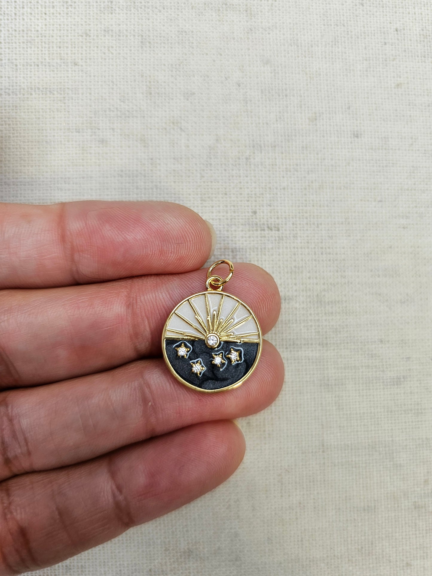 Salio el sol charm